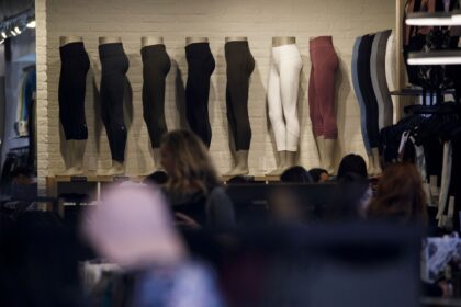 Lululemon reduce sus tiendas “pop-up”: cerrará 2026 con casi 40% menos | FM Avenida
