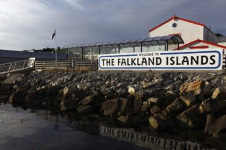 Malvinas: el Gobierno defendió el pedido de arbitraje por las islas tras la convocatoria del Reino Unido a la embajadora argentina en Londres | FM Avenida