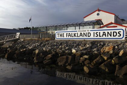 Malvinas: el Gobierno defendió el pedido de arbitraje por las islas tras la convocatoria del Reino Unido a la embajadora argentina en Londres | FM Avenida