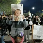 Marcharon para pedir justicia por Tadeo, el bebé que murió en un choque en Ensenada | FM Avenida