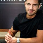 Maxi Iglesias, actor y modelo, 35 años: “Voy a nadar a primera hora de la mañana y, si no he tenido suficiente dosis, voy al gimnasio a última hora o hago un poquito de bici” | FM Avenida