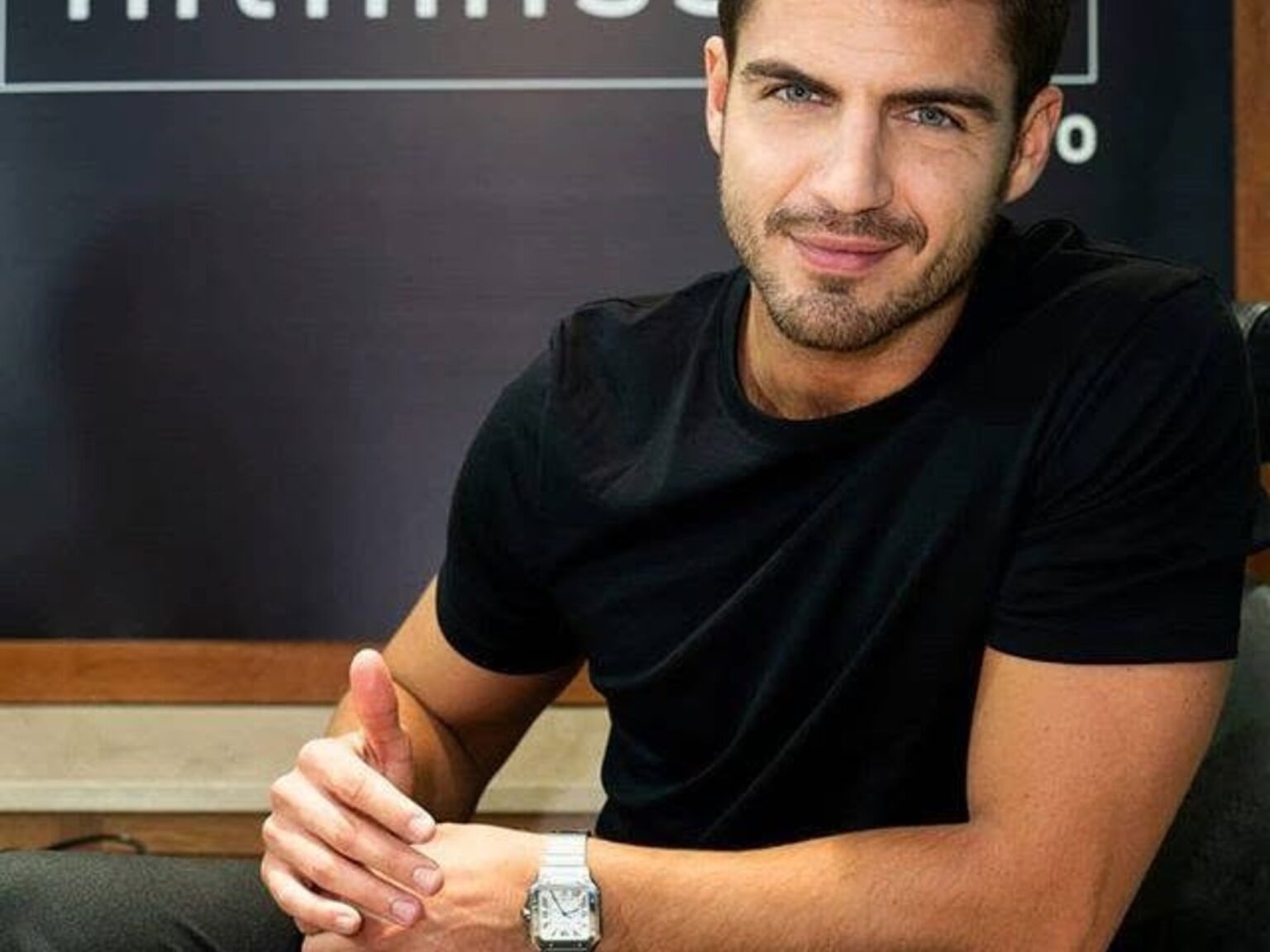 Maxi Iglesias, actor y modelo, 35 años: “Voy a nadar a primera hora de la mañana y, si no he tenido suficiente dosis, voy al gimnasio a última hora o hago un poquito de bici” | FM Avenida