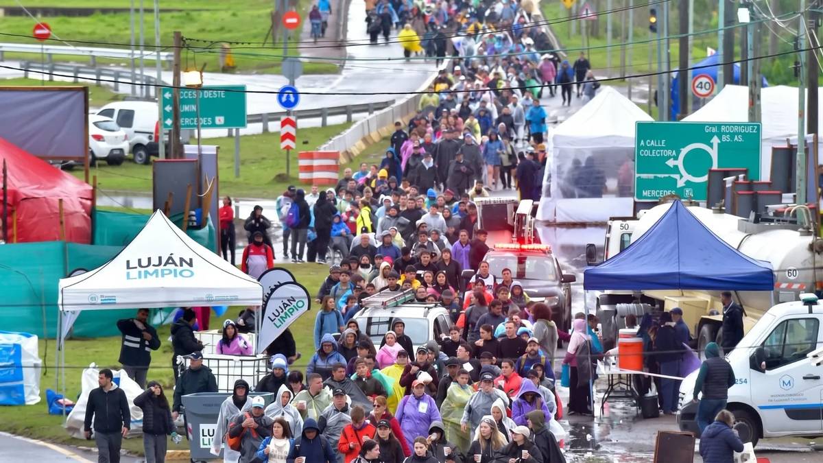 Millones de peregrinos llegaron a Luján tras caminar 60 kilómetros para cumplir promesas y reencontrarse con la Virgen | FM Avenida