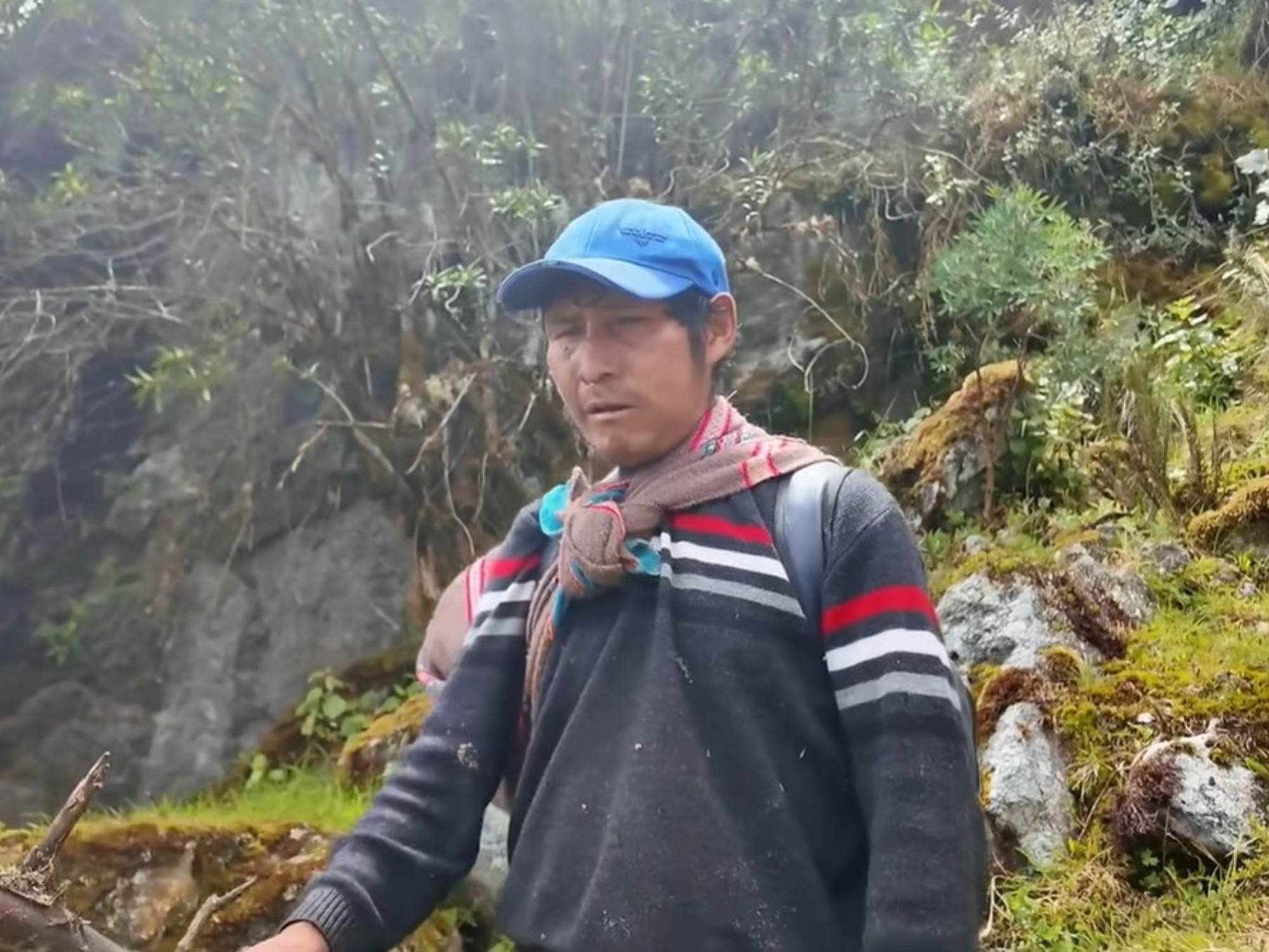 Narciso Cóndor  sobrevive en una cueva de los Andes: "Ahí me quedo cuando voy a ver los animales de mi padrino" | FM Avenida