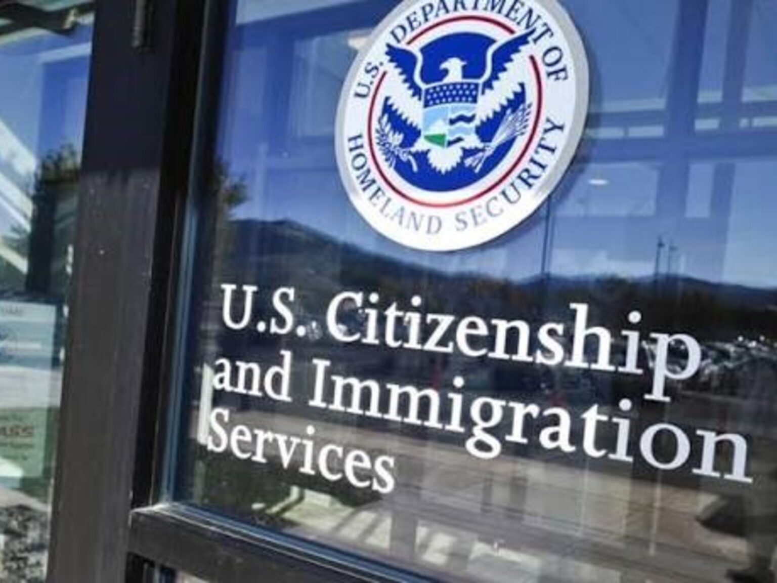 Oficial y confirmado | Estados Unidos puede deportar a los extranjeros que no se presenten a la audiencia con el Formulario I-862 | FM Avenida