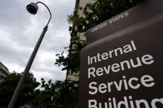 Oficial y confirmado | IRS otorga 4.427 dólares y los deposita en las cuentas bancarias de todas las personas que presenten el Formulario 1040 y cumplan con estos requisitos | FM Avenida