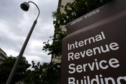 Oficial y confirmado | IRS otorga 4.427 dólares y los deposita en las cuentas bancarias de todas las personas que presenten el Formulario 1040 y cumplan con estos requisitos | FM Avenida