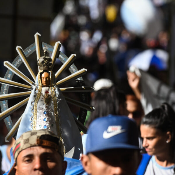 Oración a la Virgen de Luján: cómo rezarla durante la peregrinación para pedir protección y acompañar el camino. | FM Avenida