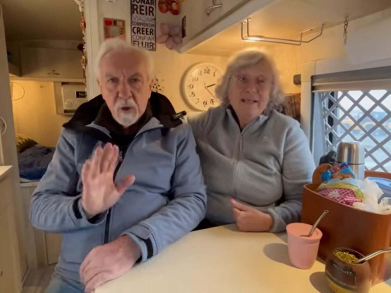 Reina y Paco, 70 y 72 años, llevan 83.000 km recorridos en su motorhome: "No tenemos la vida comprada y el día es hoy" | FM Avenida
