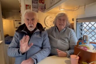 Reina y Paco, 70 y 72 años, llevan 83.000 km recorridos en su motorhome: "No tenemos la vida comprada y el día es hoy" | FM Avenida