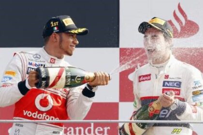 Sergio "Checo" Pérez, piloto de F1, sobre su podio en Monza 2012: "Niki Lauda me entregó el trofeo y se quitó la gorra. Para mí fue un momento muy especial en mi carrera" | FM Avenida