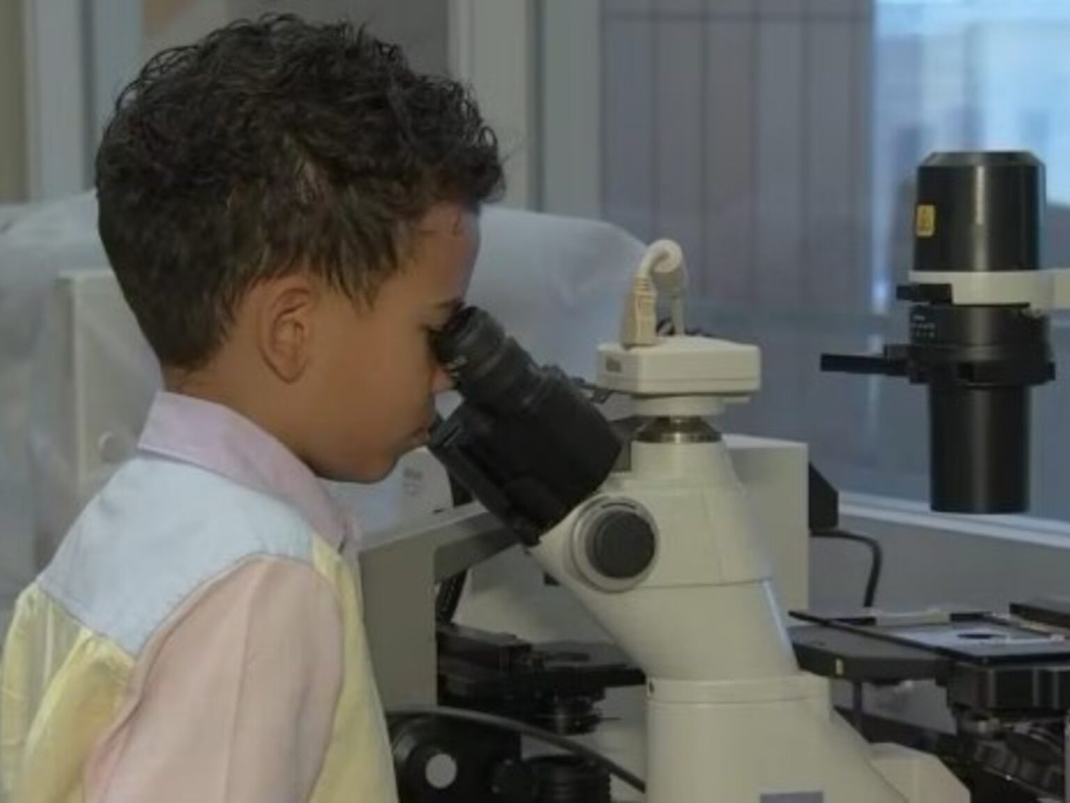 Tiene 9 años y ya estudia en la universidad: "Quiero ser neurocirujano pediátrico" | FM Avenida