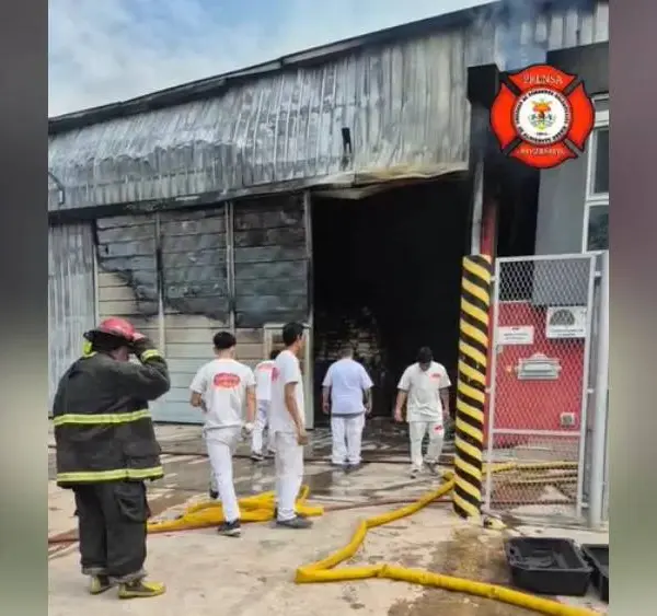 Voraz incendio en una panificadora del Parque Industrial de Burzaco | FM Avenida