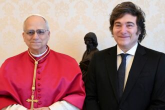 "Desde nuestro país nos unimos en oración por su salud": el mensaje de Milei al papa León XIV por su próxima operación | FM Avenida