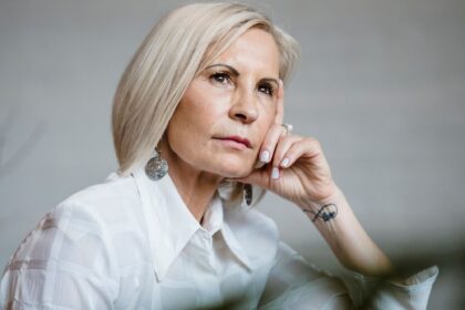 "Tengo 47 años y finalmente me di cuenta de que estos años ordinarios y agotadores que sigo tratando de superar son exactamente los años en que mis hijos algún día extrañarán su hogar" | FM Avenida