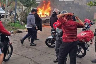 "Vieja chorra": repartidores buscaron una moto robada en Tigre y el GPS los llevó hasta una casa que terminó destrozada | FM Avenida