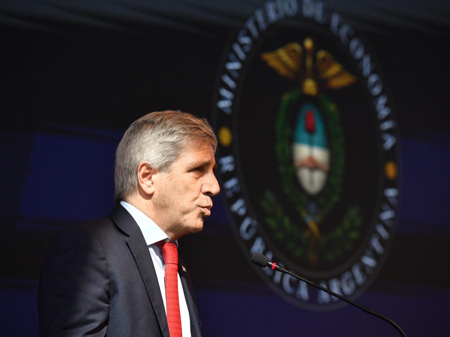 ¿Tregua al ajuste? El Gobierno aprovechó la mejora en la recaudación para aflojar la motosierra del gasto | FM Avenida